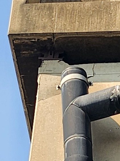 Tollway EQ damage — close-up of earthquake-damaged concrete